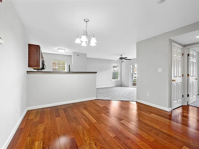 111 Saravalle Dr — Photo 9