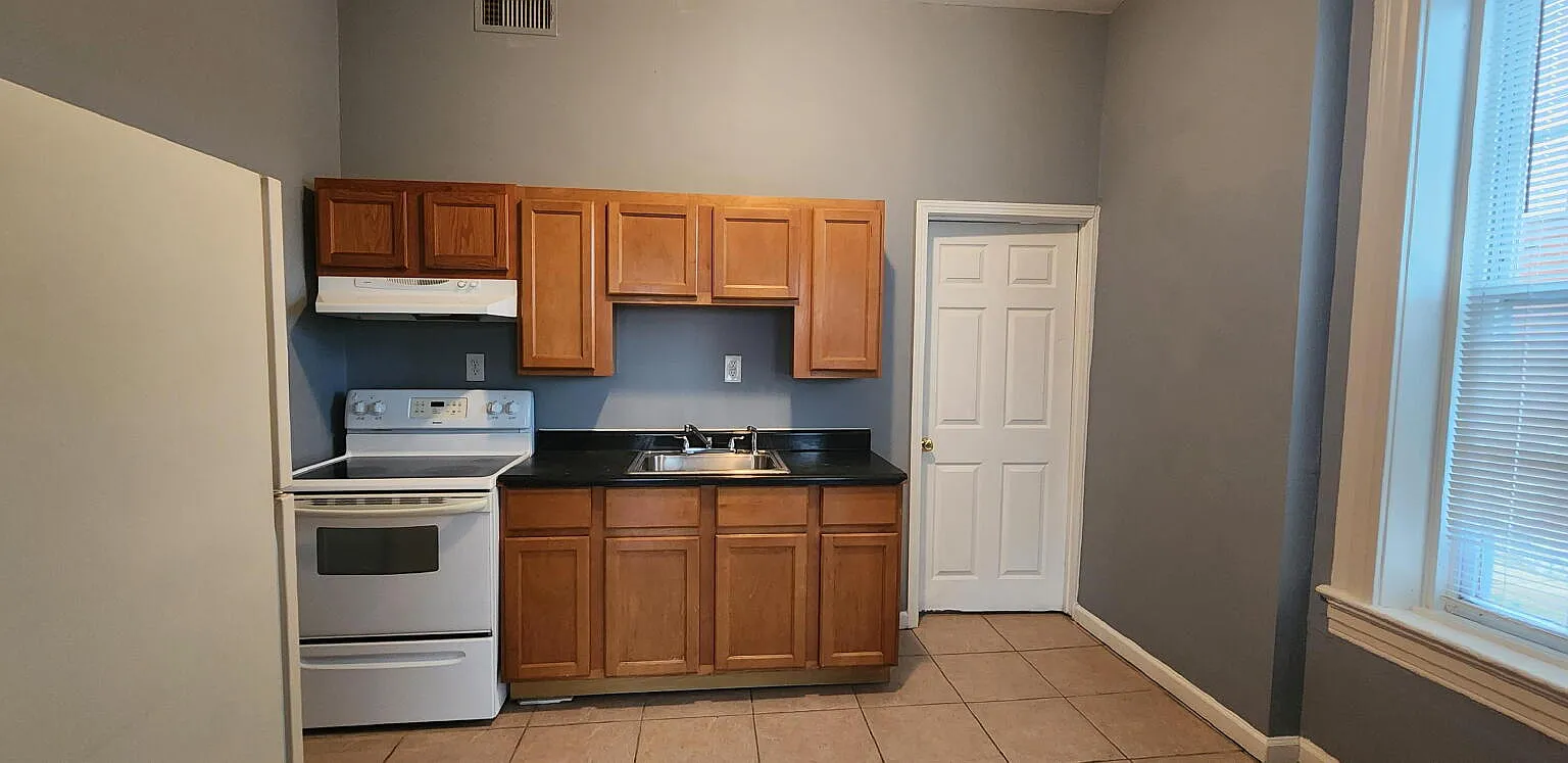 1 bed, 1.0 bath, $850 — Photo 3