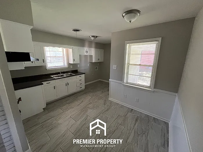 1352 Winfield Ave — Photo 7