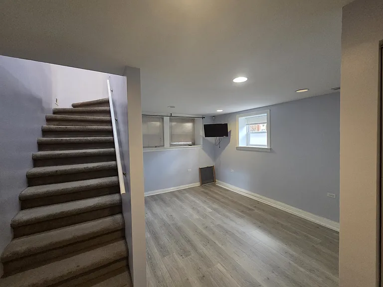 1946 W Touhy Ave #1 — Photo 14