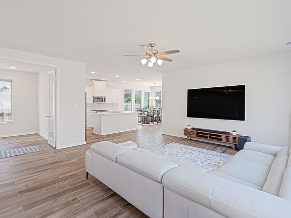 2nd image of 521 Calmo Ct