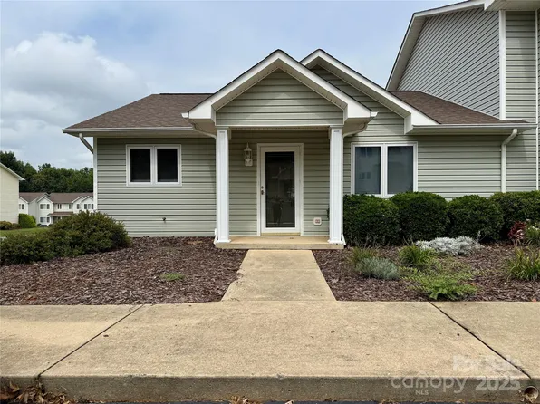 3368 White Oak Ct, Claremont, NC 28610