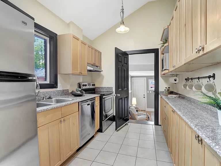 457 Fox St — Photo 10