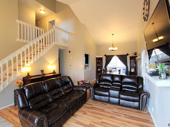 3rd image of 208 S Caddoa Dr