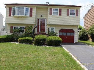 77 Canal St, Iselin, NJ 08830