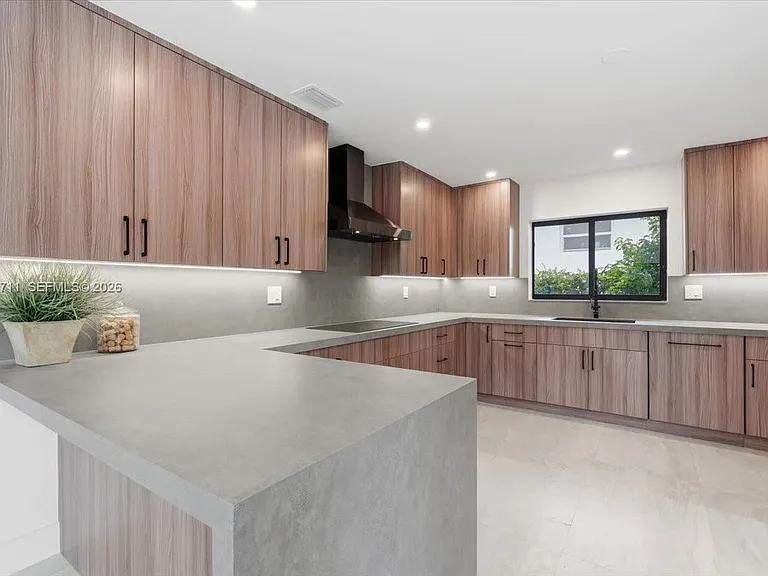 1215 NE 110th St — Photo 10