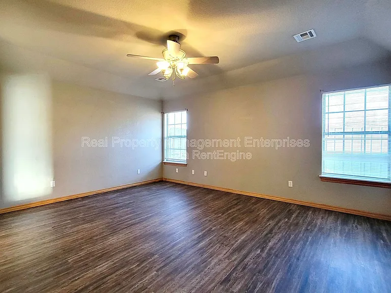 4701 Castle Bay Cv — Photo 10