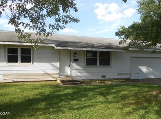 511 Sunset Cir, Columbus, KS 66725