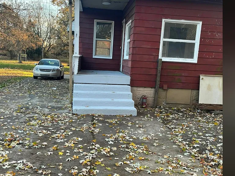 1632 E High Ave — Photo 2