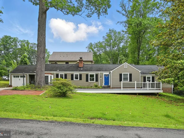 8536 Aponi Rd, Vienna, VA 22180