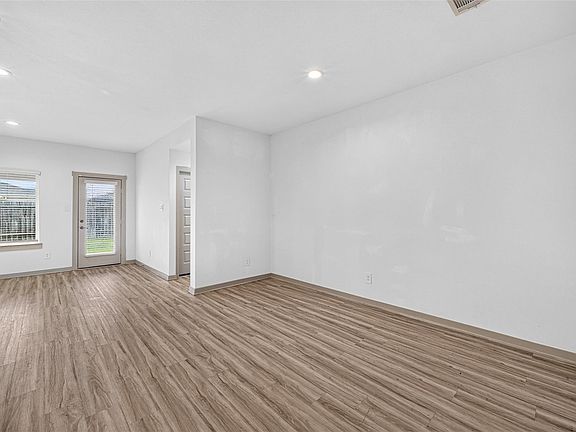 3rd image of 7007 Fleetwood Crescent Way