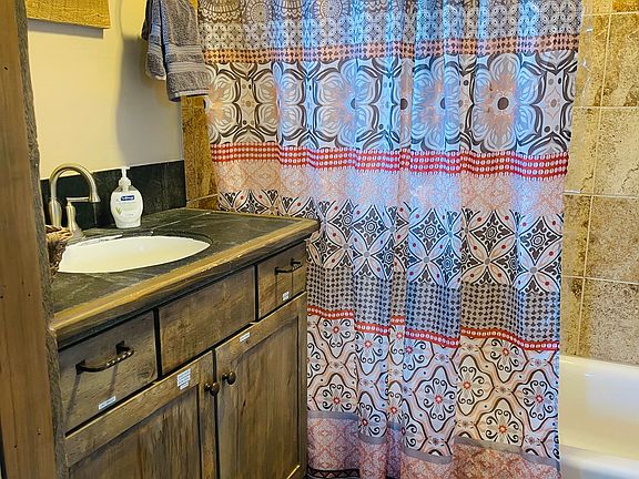 Bathroom with shower/bath combo