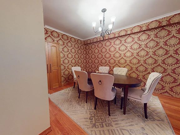 4th image of 920 E 17th St APT 220
