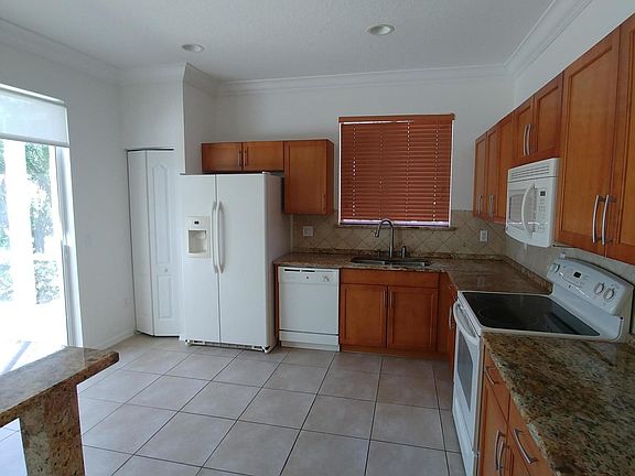 3rd image of 10033 SW Glenbrook Dr