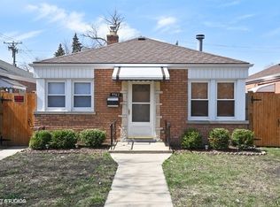5562 N Leonard Ave, Chicago, IL 60630