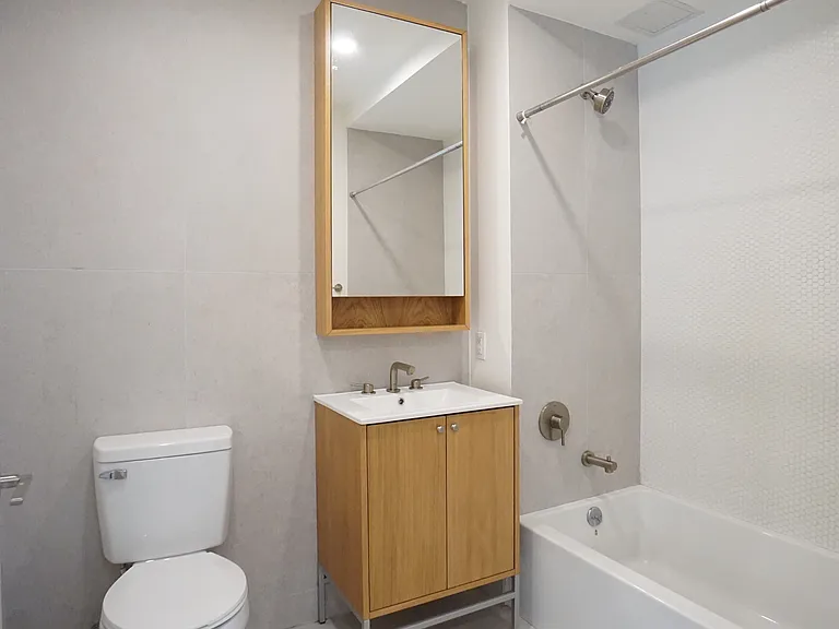 33 Little Nassau St #804 — Photo 6