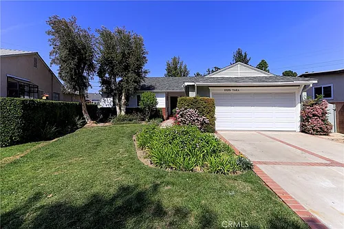 17135 Tiara St Photo 1