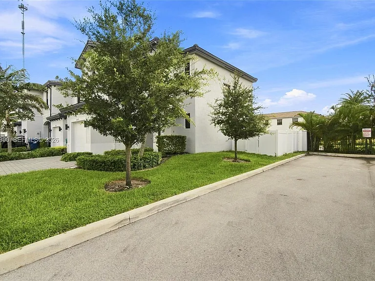 20369 NW 5th Ct #20369 — Photo 3