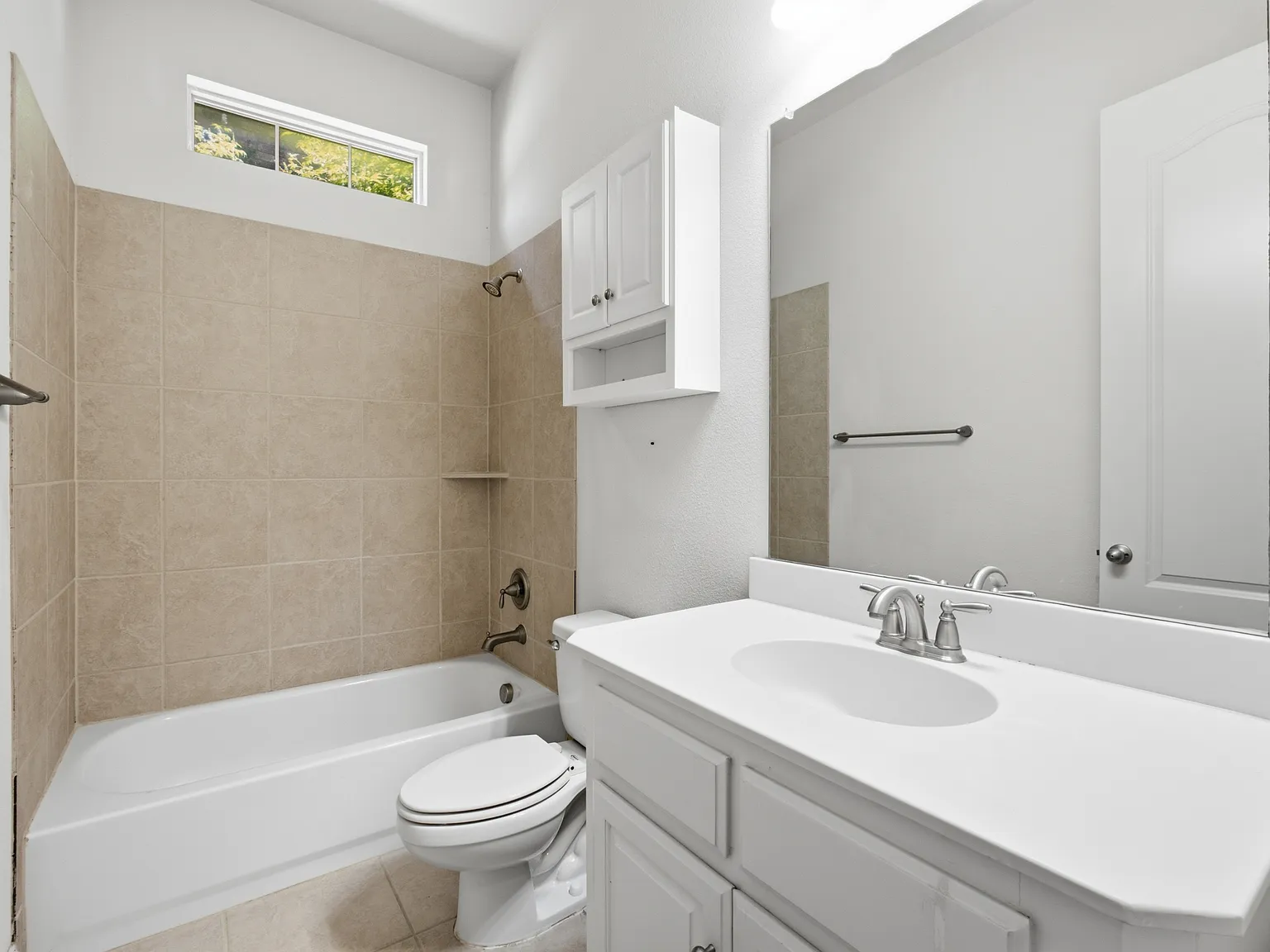 5 bed, 3460 sqft, $3,999 — Photo 2