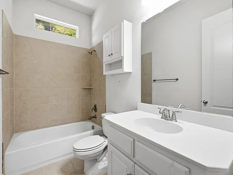 328 Anna Ave — Photo 2