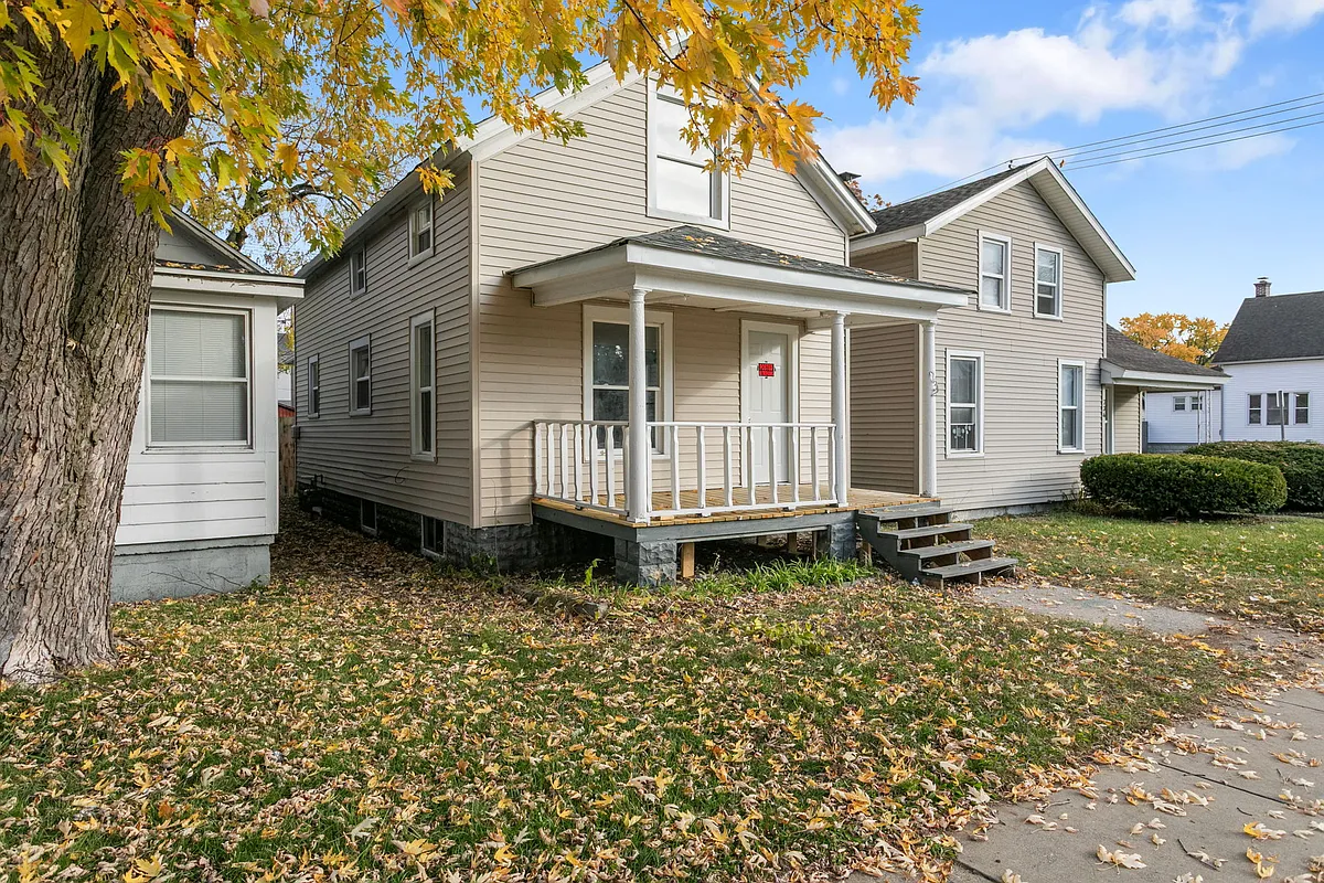 Building Photo - 232 E Grove St