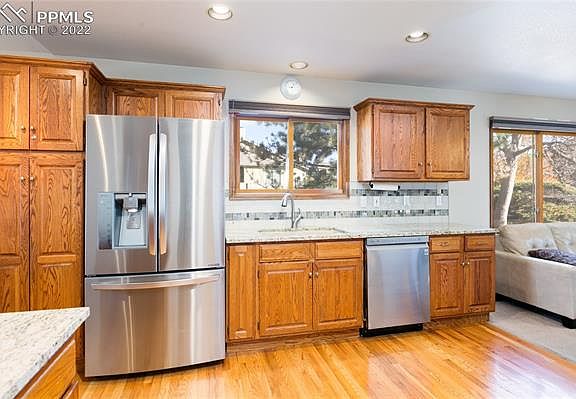 5th image of 102 Luxury Ln