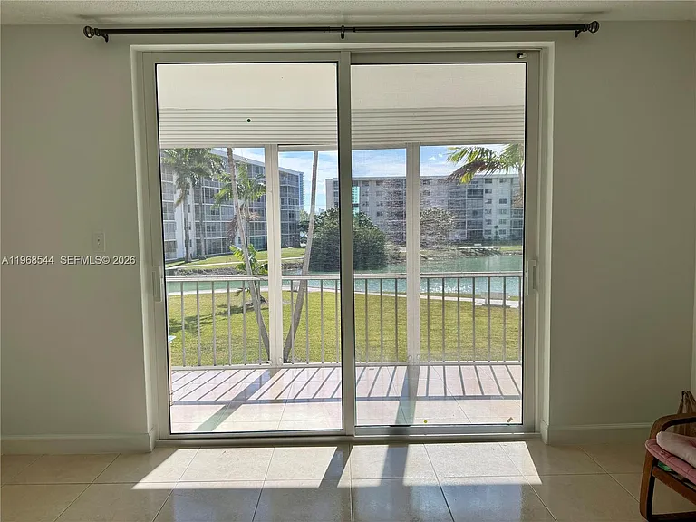 2855 Leonard Dr #H202 — Photo 32