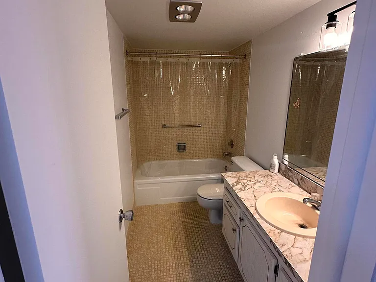 163 Somerset Cres #H — Photo 19