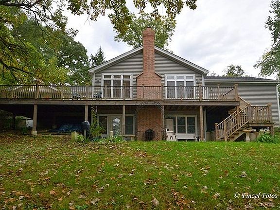 huge upper deck & lowr patio