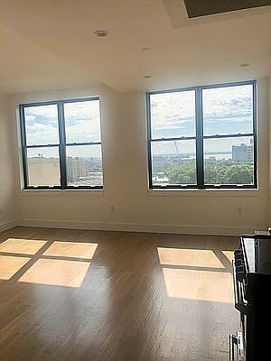 4th image of 325 Cypress Ave #7A