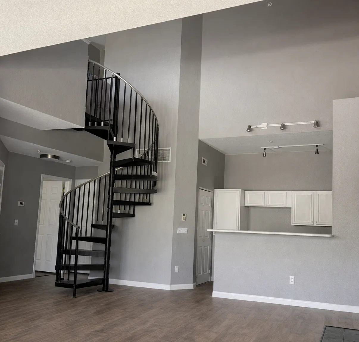 3 bed, 1319 sqft, $2,100 — Photo 1