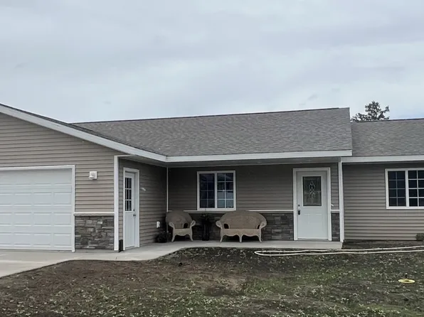 803 W 13th St, Vinton, IA 52349