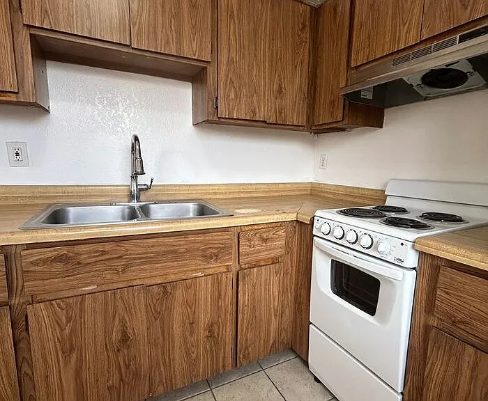 2767 N Edith Blvd — Photo 9
