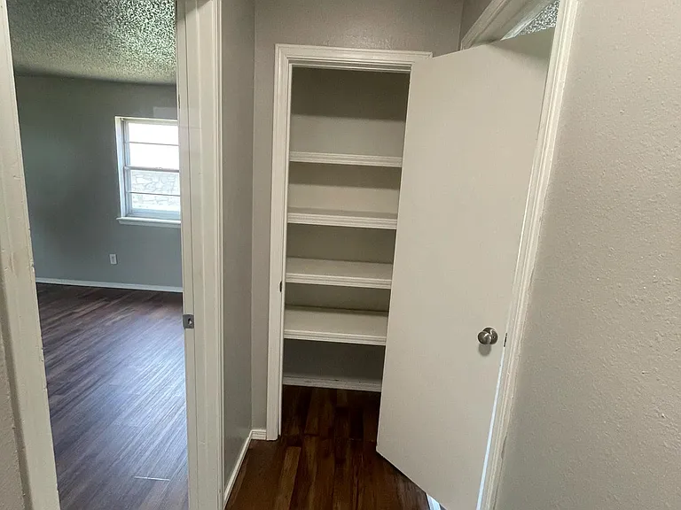 1252 S 27th Pl — Photo 9