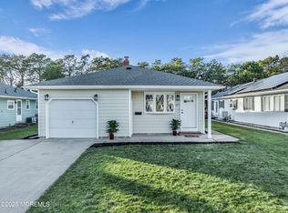 477 Saint Thomas Dr, Toms River, NJ 08757