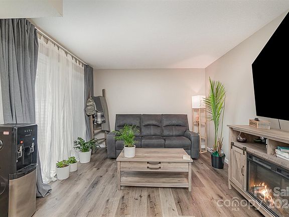 2nd image of 7037 Stonington Ln