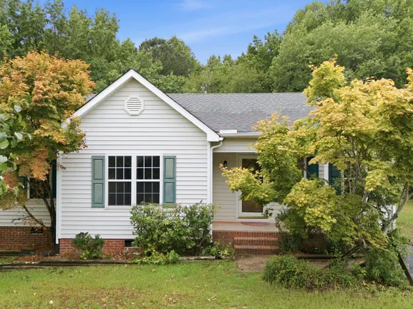 5704 Stone Crystal Dr, Fuquay Varina, NC 27526
