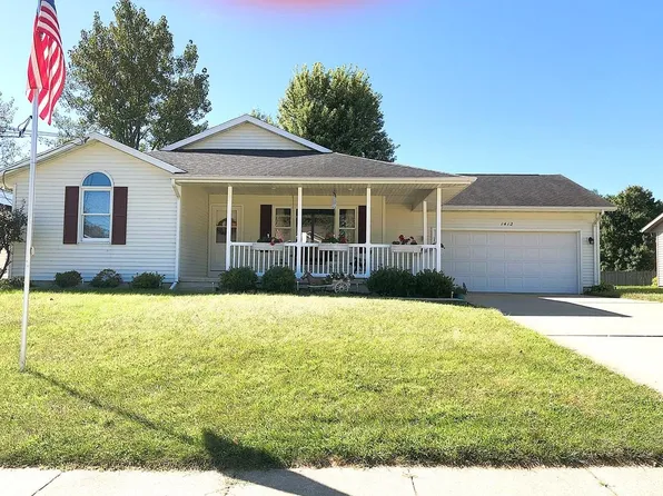 1412 Phyllis Dr, Dixon, IL 61021