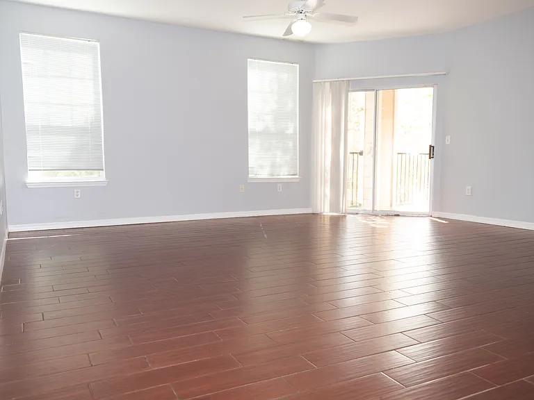 2025 Erving Cir #4207 — Photo 4