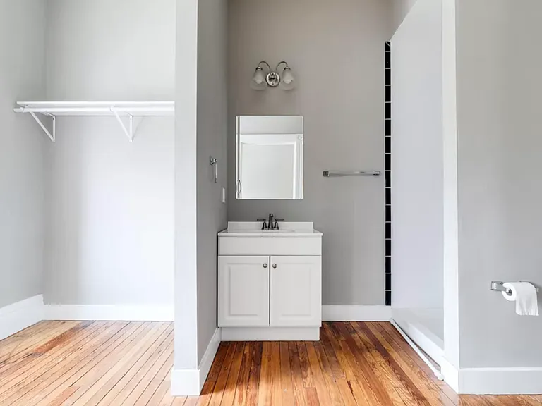 939 W Grace St — Photo 15