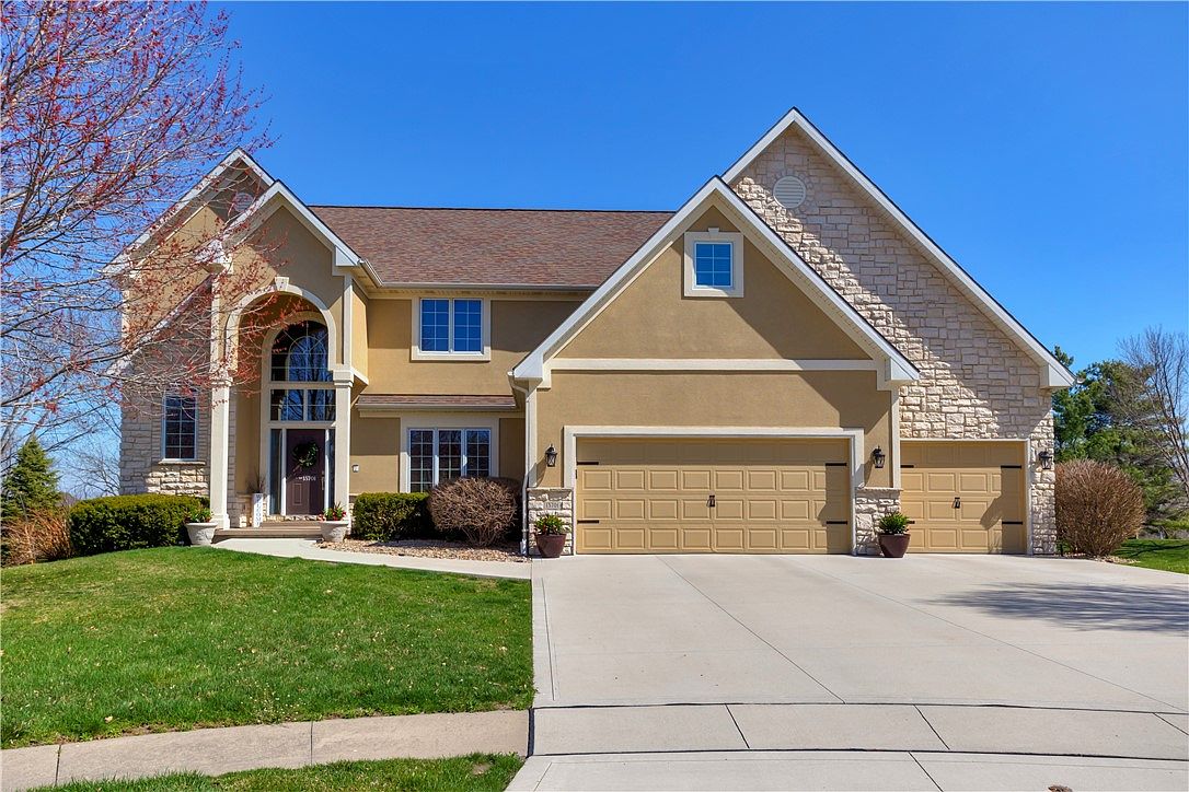 15701 Brookshire Dr, Urbandale, IA 50323 Zillow