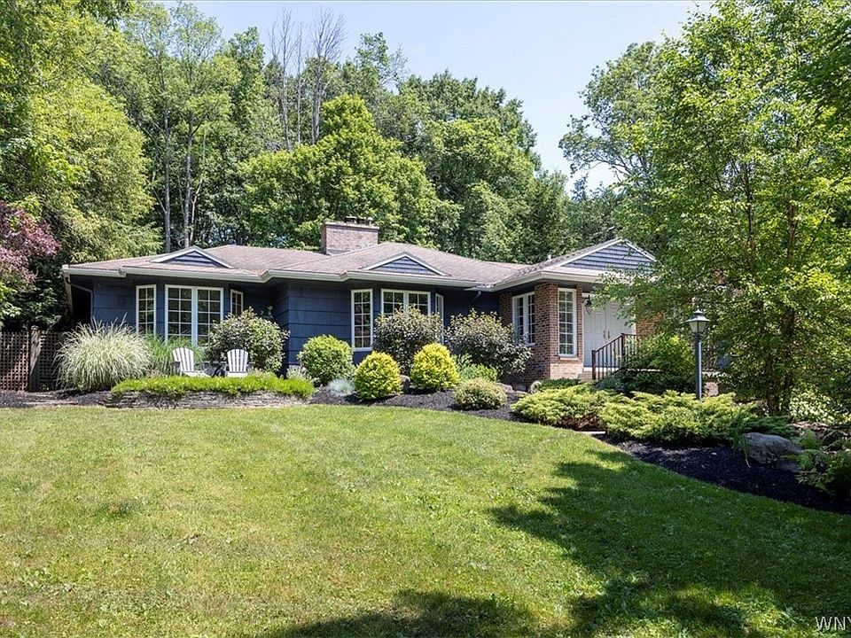 1st image of 144 Hillcrest Rd
