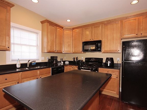 3rd image of 2110 W Forestglen Dr