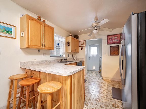 5th image of 25 Bougainvillea Ave
