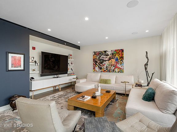 5th image of 366 W Superior St #Penthouse 2