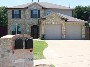 2011 Sharpsbury Dr, Euless, TX 76040