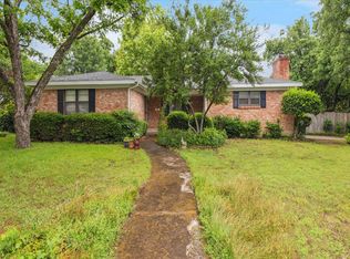 605 Clebud Dr, Euless, TX 76040