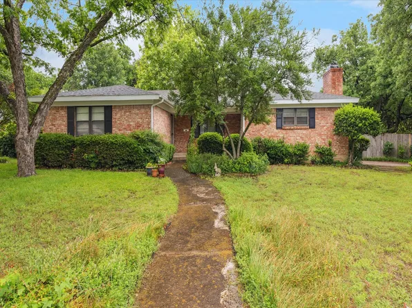 605 Clebud Dr, Euless, TX 76040