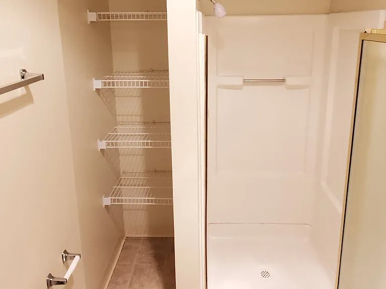 Parkwood Pointe Apartments — Photo 85
