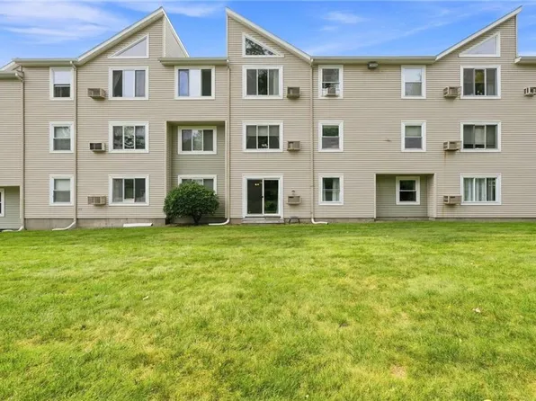 200 Woodlawn Ave APT 111, North Providence, RI 02904